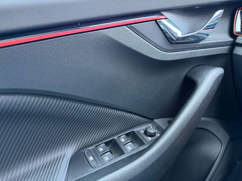 Škoda Kamiq Monte Carlo 1,0 TSI 85 kW 6° M - fotka 28 z 35