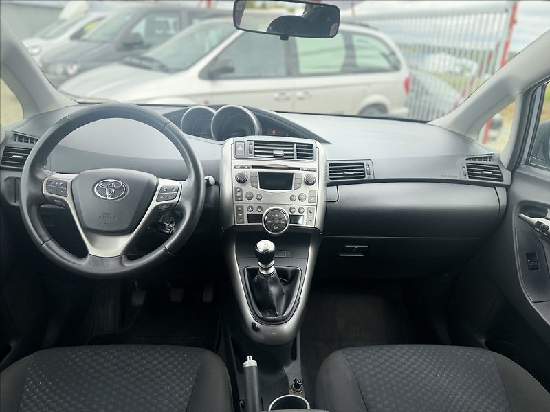 Toyota Verso 2,0 D-4D 93kW DIGIKLIMA 6KVALT - fotka 19 z 26