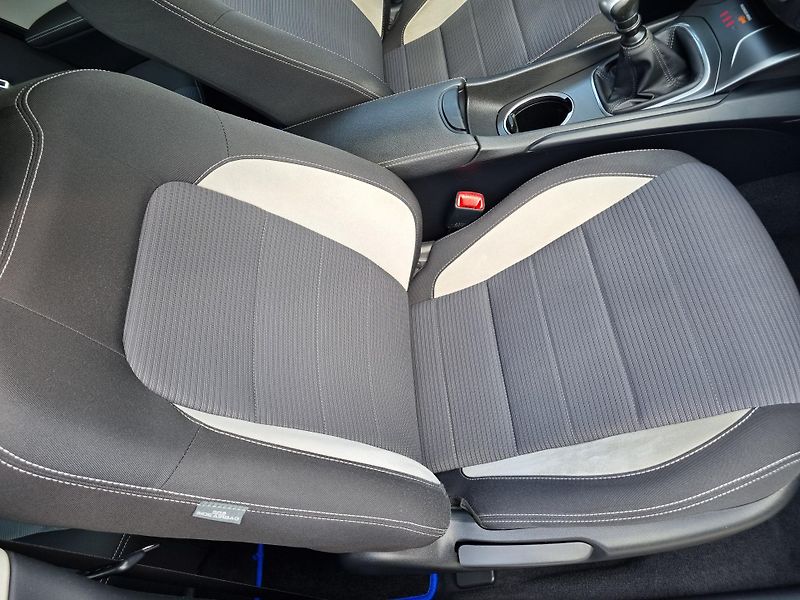Toyota Avensis (2016) 1.8 COMFORT,KAMERA,ALU - fotka 22 z 42
