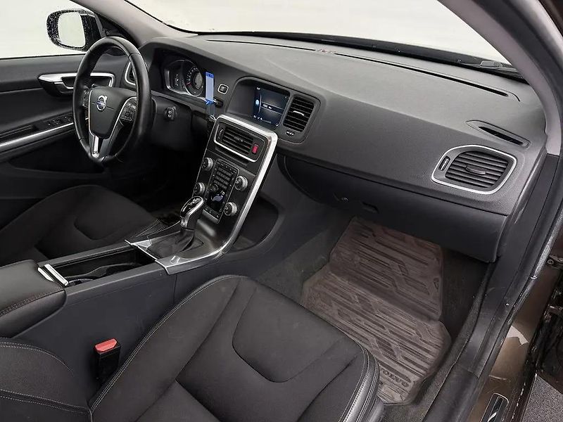 Volvo V60 2.0D4 140kW AWD Nordic+ TZ - fotka 4 z 10