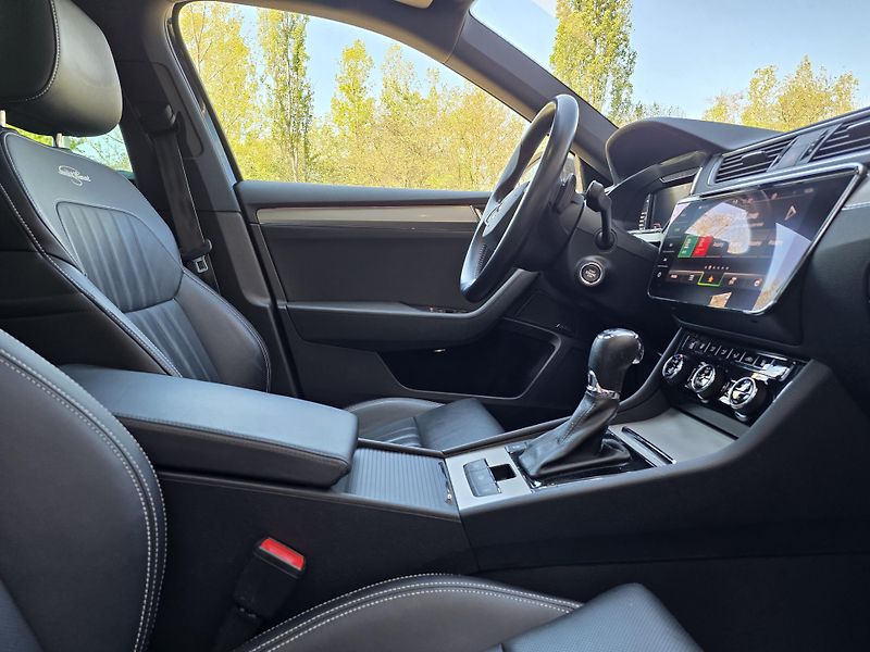 Škoda Superb 2.0-4x4-Laurin&Klement-200kw - fotka 20 z 25