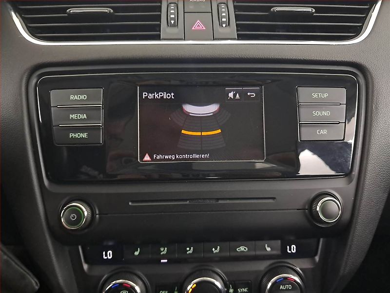 Škoda Octavia (2015) 1.6 TDI, Tempomat - fotka 17 z 19
