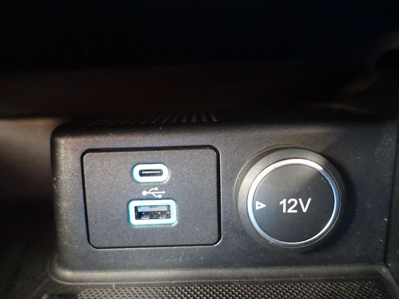 Ford Kuga 110 kw, Titanium, manuál - fotka 25 z 37
