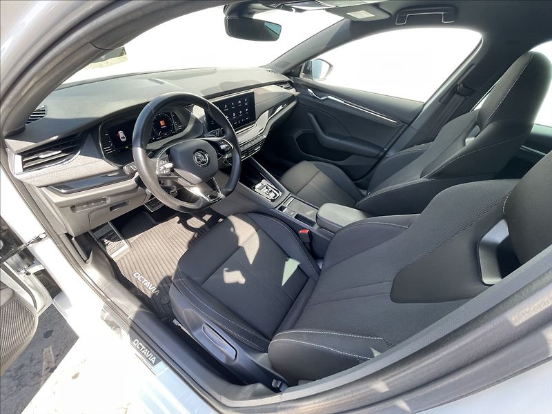 Škoda Octavia 2,0 TDI DSG Style Plus TAŽNÉ - fotka 5 z 23