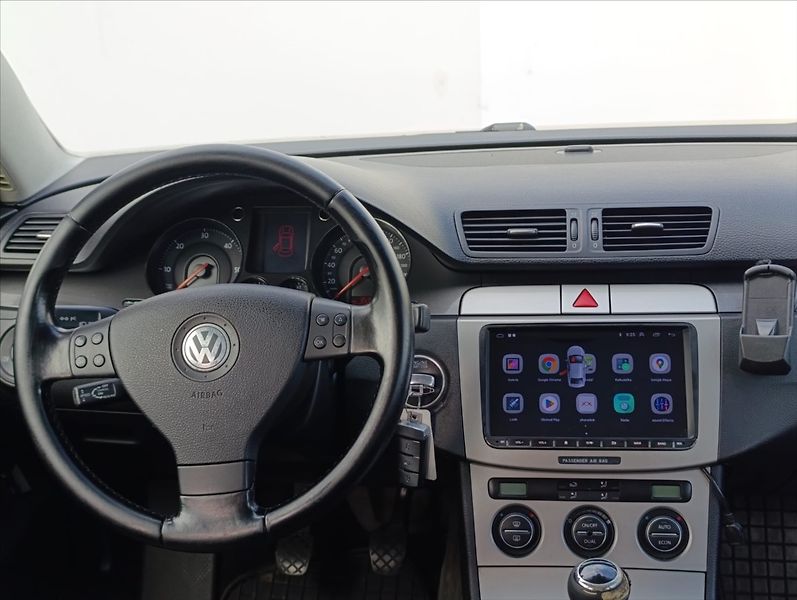 Volkswagen Passat 2,0 TDi Kůže Navigace Tažné - fotka 16 z 37