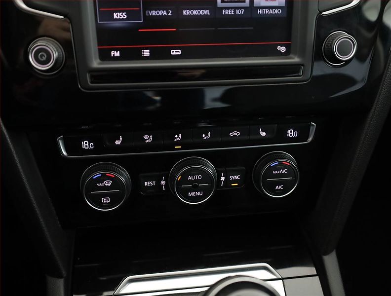 Volkswagen Passat (2016) Highline 2.0 TDI, Serv.kniha - fotka 14 z 21