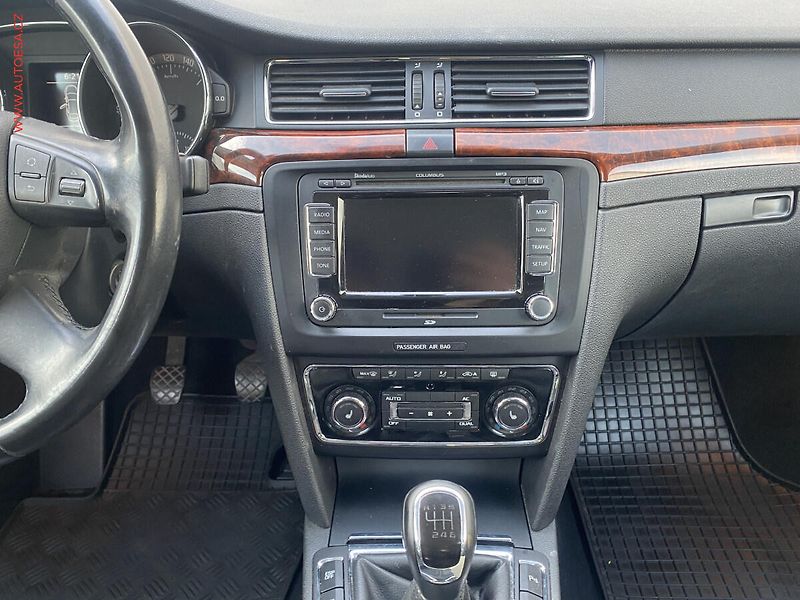 Škoda Superb (2010) 2.0TDi, ČR, Bixenon, AC - fotka 12 z 18