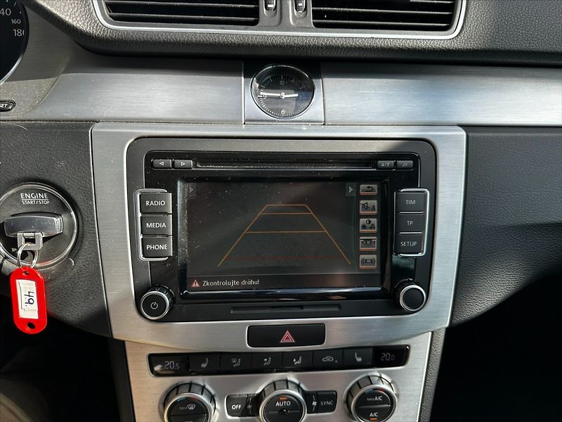 Volkswagen Passat 2,0 2.0TDI 103kW DSG Highline - fotka 27 z 40