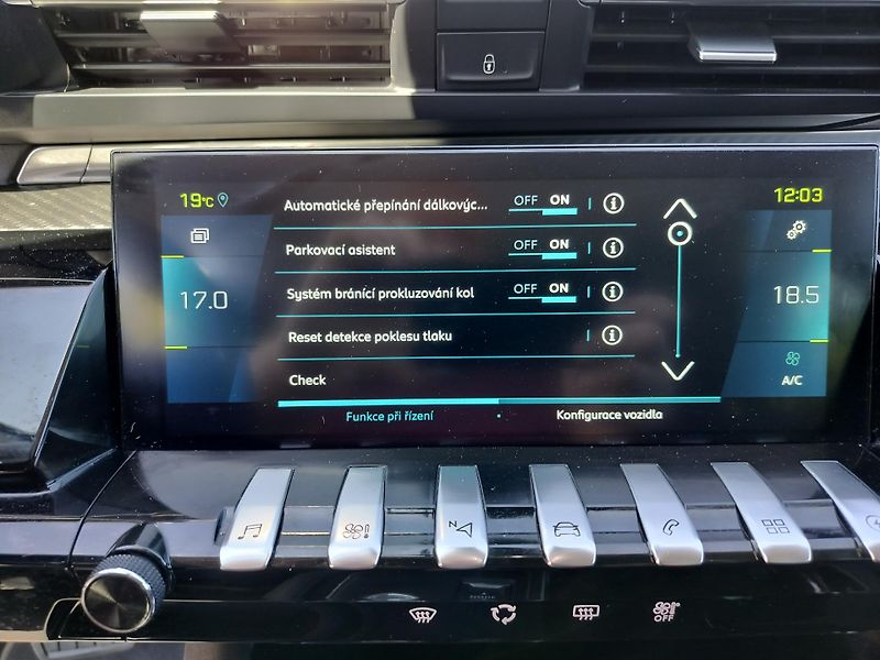 Peugeot 508 SW hybrid 225 e-EAT8 BUSINESS - fotka 16 z 32