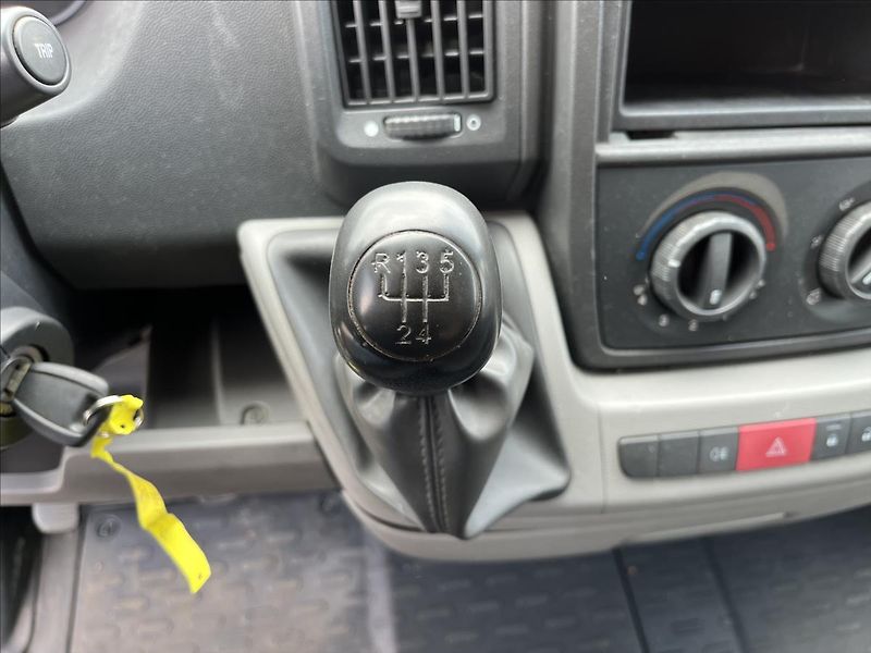 Fiat Ducato 2.2 JTD L1H1 NOVÉ PNEU VSTŘIKY - fotka 14 z 28