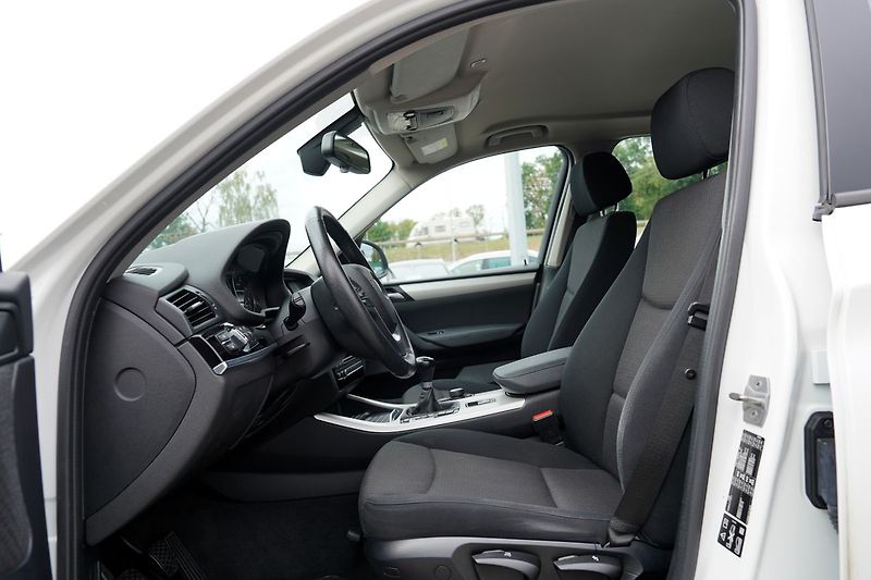 BMW X3 2.0d xDrive/manuál/navi/ČR - fotka 19 z 38