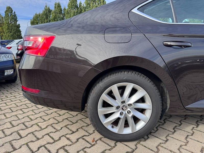 Škoda Superb (2019) 1,5 TSI 110 KW 2. MAJ KM - fotka 16 z 44