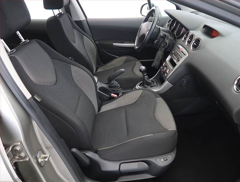Peugeot 308 (2011) 1.6 HDi, Tempomat - fotka 9 z 18