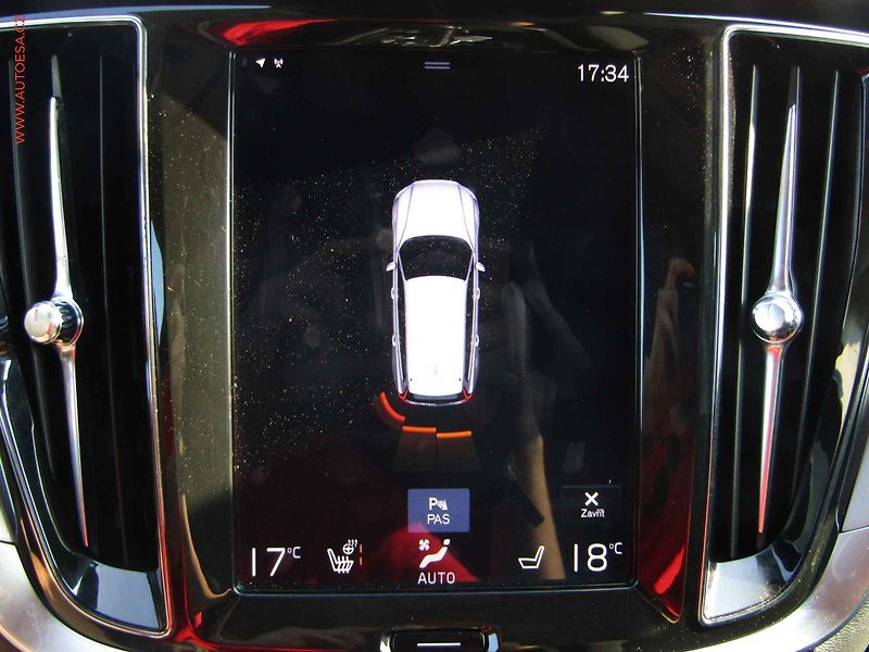 Volvo V60 (2019) 2.0 D4 4x4, Cross Country - fotka 18 z 18