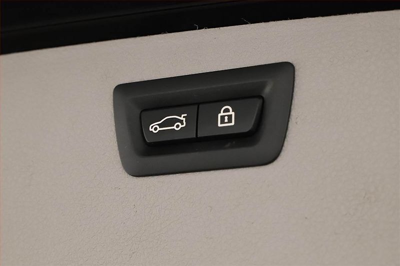 BMW Řada 3 (2016) 320 d, Navi, Tempomat - fotka 11 z 20