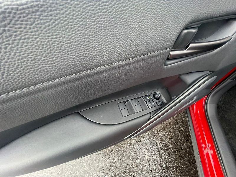 Toyota Corolla Cross 2.0 Hybrid FWD GR SPORT - fotka 10 z 29