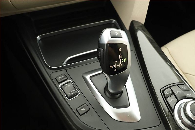 BMW Řada 3 (2015) 330 d, 4X4, Automat, Kůže - fotka 10 z 19