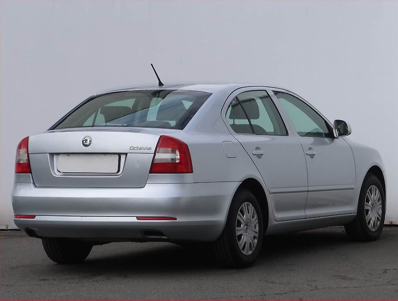 Škoda Octavia (2010) Ambiente 1.6 TDI, Serv.kniha - fotka 5 z 15