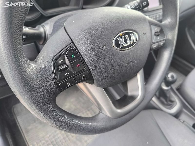 Kia Rio KRÁSNÁ,75T.KM,1MAJ48LET,VÝBAVA - fotka 15 z 23