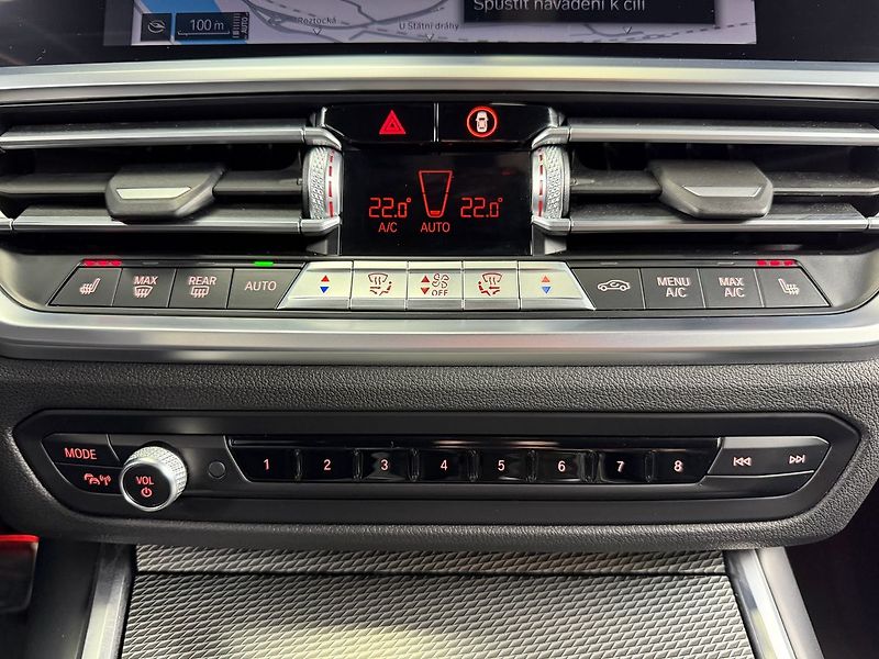 BMW Řada 3 340i xDrive, HUD, HARMAN/KARDO - fotka 22 z 27