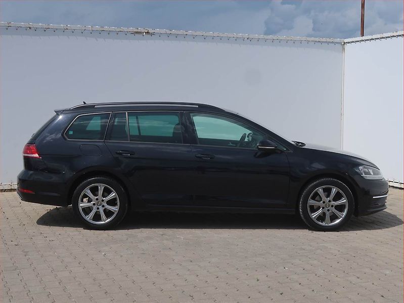 Volkswagen Golf (2019) 2.0 TDI, Automat, Serv.kniha - fotka 6 z 16