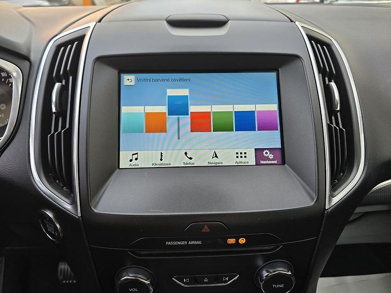 Ford S-MAX TITANIUM 2.0 132kW LED + NAVI - fotka 20 z 42