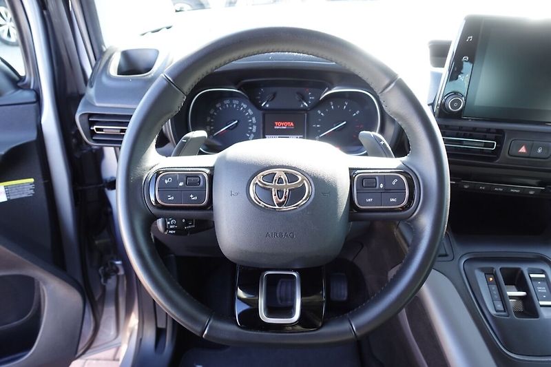 Toyota ProAce City Verso 1.5 D4-D 130 - 8 AT Family 7S - fotka 17 z 33