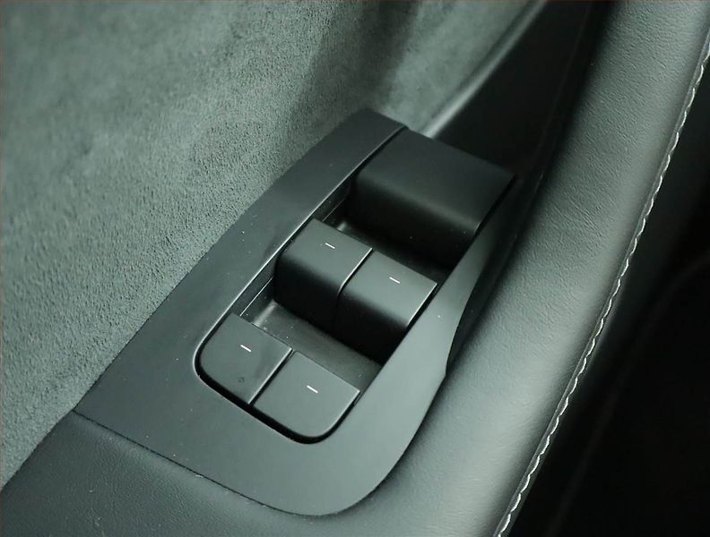 Tesla Model Y (2023) RWD LFP 60kWh, SoH 97% - fotka 16 z 22