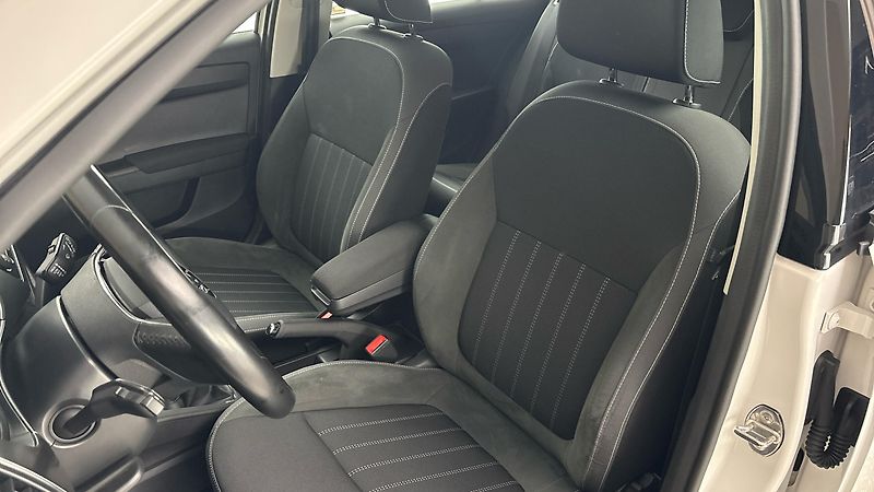 Škoda Fabia 1.0 TSI Style Combi - fotka 15 z 23