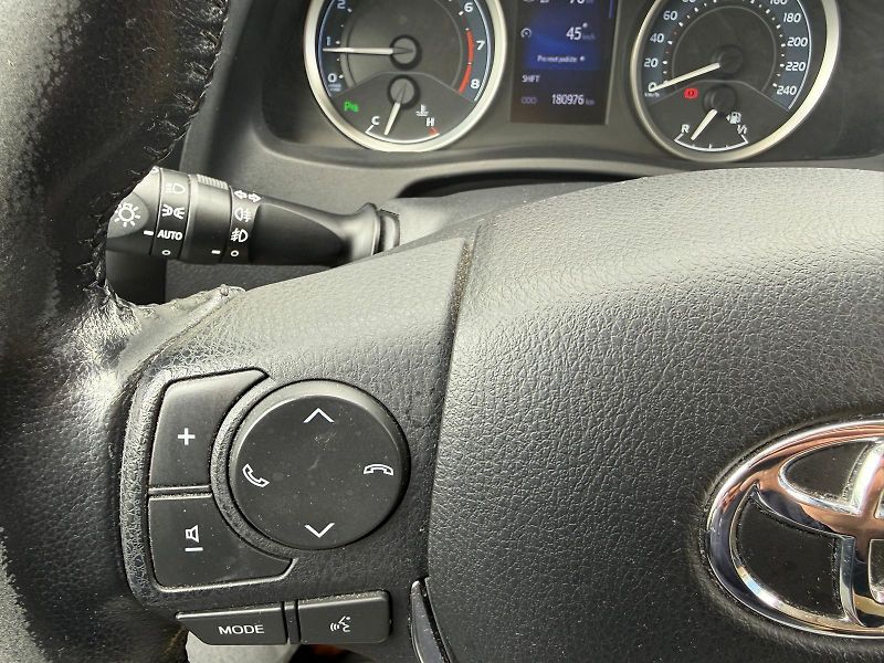 Toyota Corolla 1.6 VVT-i Active Trend - fotka 16 z 26