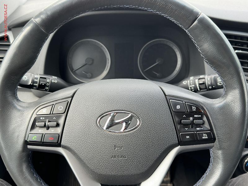 Hyundai Tucson (2016) 2.0 CRDi 4x4, ČR, AC, výhřev - fotka 13 z 21