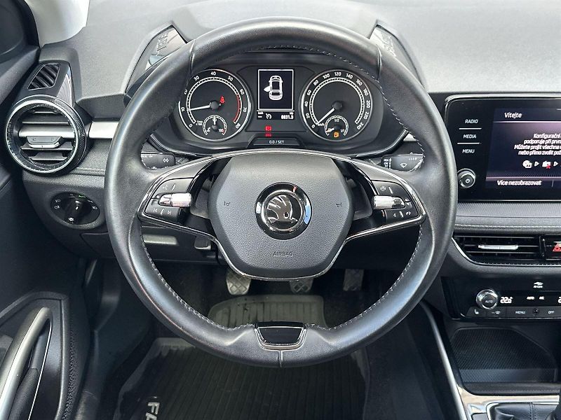 Škoda Fabia (2023) 1.0 TSI Style+ - fotka 6 z 26
