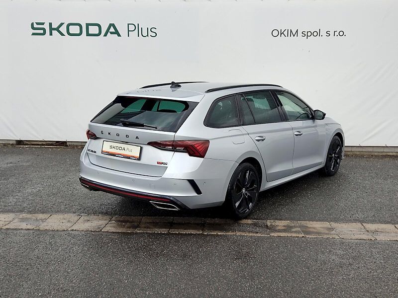 Škoda Octavia (2023) Combi RS 2,0 Tdi 147 Kw 4x4 DS - fotka 2 z 38
