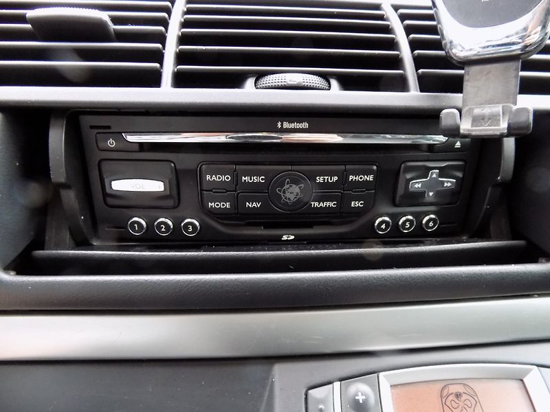 Peugeot 807 (2009) 2.0HDi/7.Míst/NAVI/LED/ - fotka 33 z 36