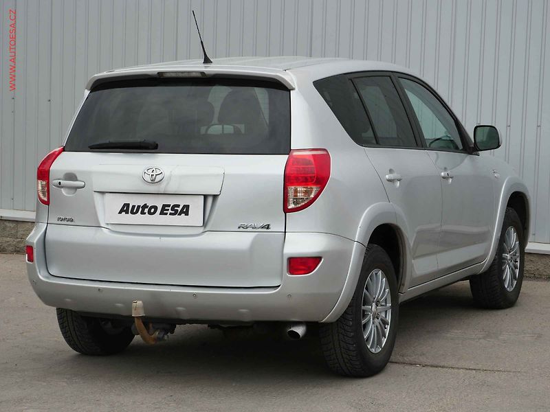 Toyota RAV4 (2008) 2.2 D-CAT 4x4, STK8/28 - fotka 4 z 17