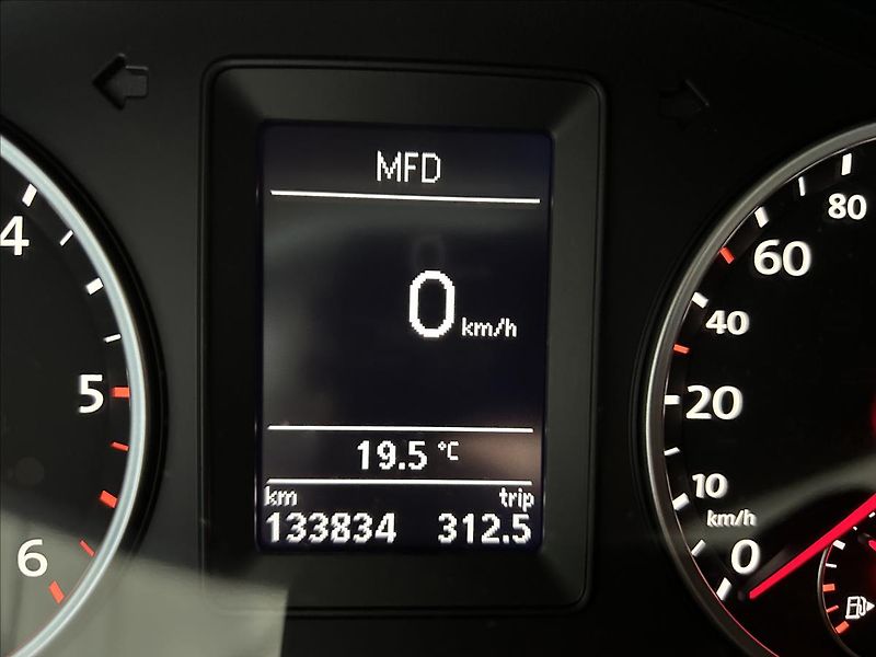 Volkswagen Tiguan 2,0   TDI,1.MAJ,SERVISKA,TAŽNÉ - fotka 12 z 22