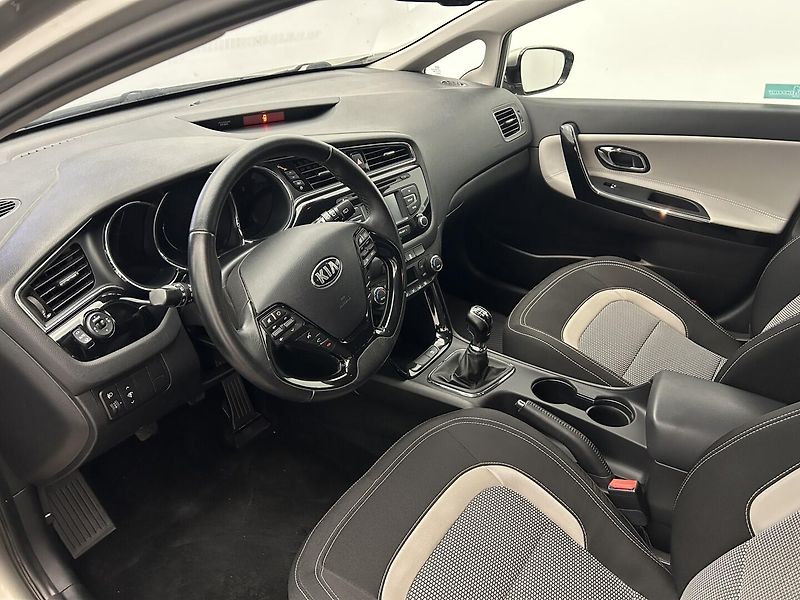 Kia Ceed 1.6 CRDI EXCLUSIVE - fotka 6 z 25