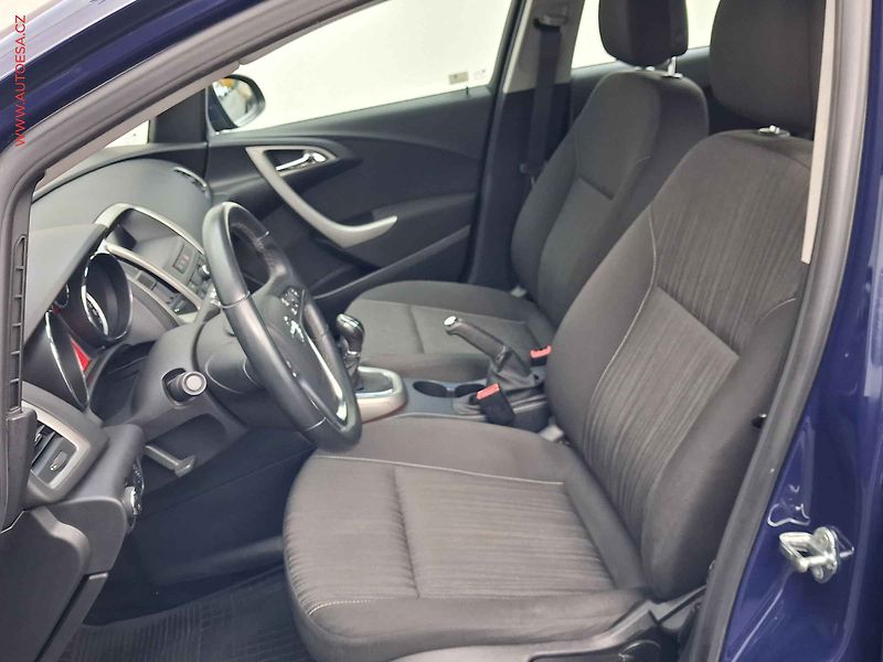 Opel Astra (2012) 1.4 T, 1.maj,ČR, servis - fotka 9 z 15