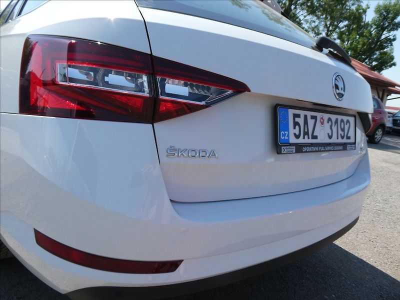 Škoda Superb 2,0 TDi 140kW DSG 4x4,STYLE,ČR - fotka 11 z 49