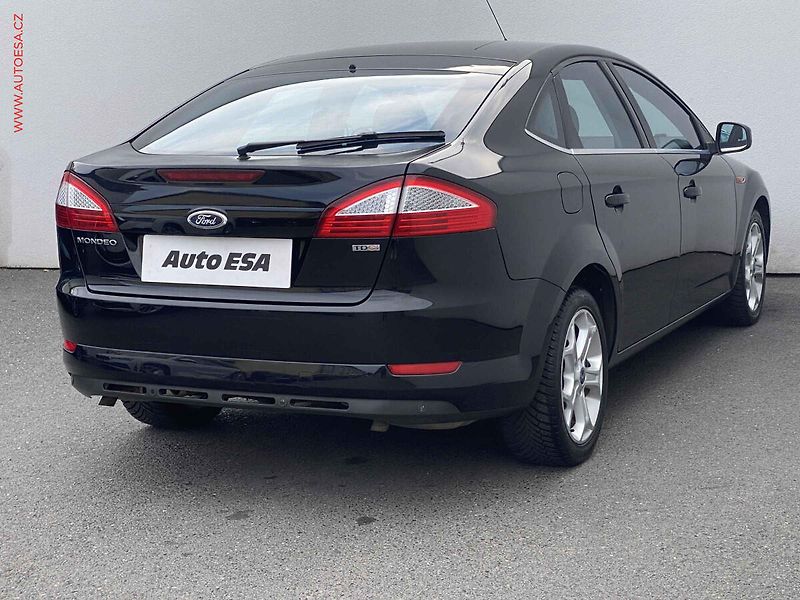 Ford Mondeo (2010) 2.2TDCi, ČR, Bixen, park - fotka 4 z 18