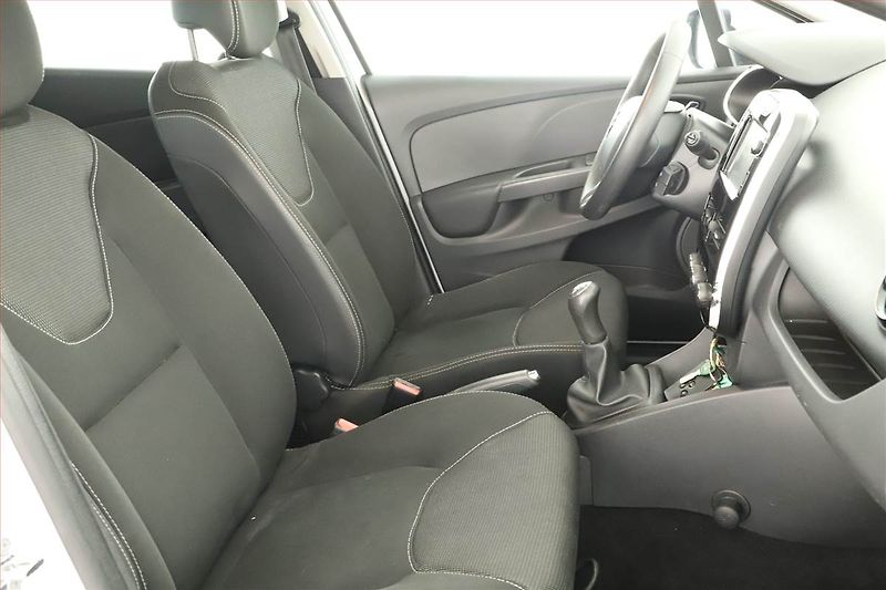 Renault Clio (2015) 1.5 dCi, Navi, Tempomat - fotka 16 z 17