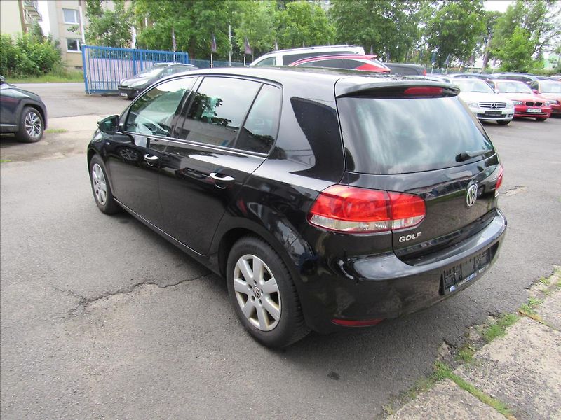Volkswagen Golf 1,2 TSI 63kW Trendline - fotka 4 z 33