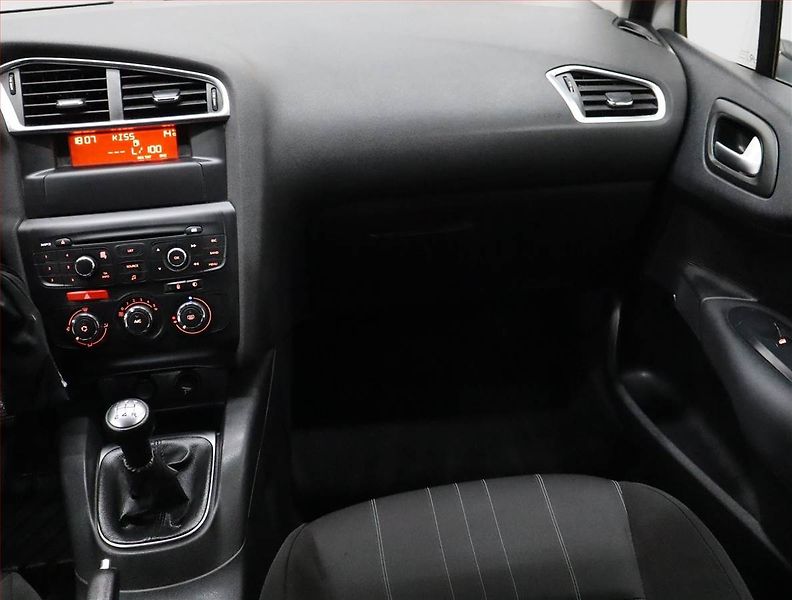 Citroën C4 (2012) 1.6 HDi, Serv.kniha, po STK - fotka 8 z 18