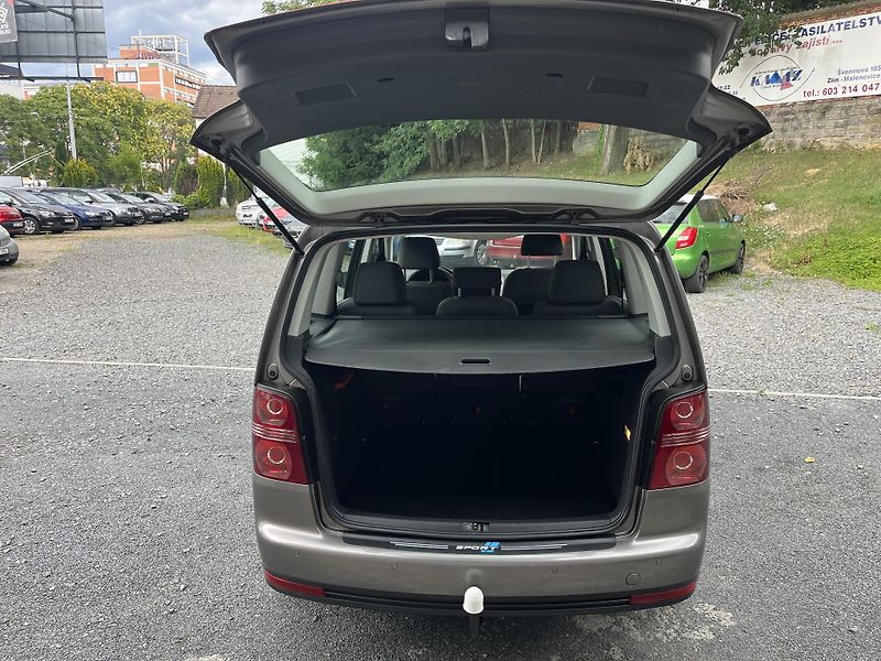 Volkswagen Touran (2010) 1,4 TSi 103 Kw TAŽNÉ - fotka 15 z 18