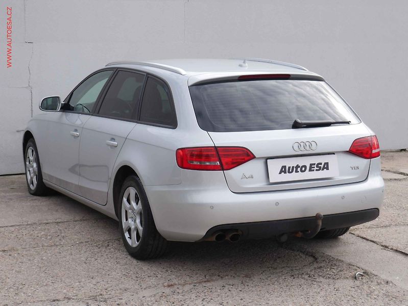 Audi A4 (2011) 2.0 TDI, AT, autoAC - fotka 4 z 16
