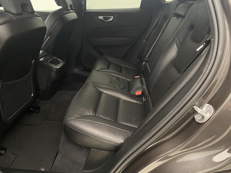 Volvo XC60 B5 AWD DARK PLUS AUT - fotka 5 z 53