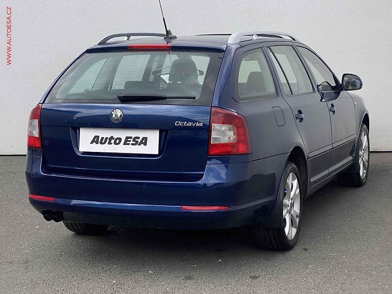 Škoda Octavia (2009) 2.0 TDi 4x4, 2.maj,ČR, AC - fotka 4 z 17