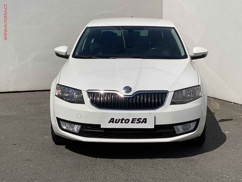 Škoda Octavia (2014) 2.0 TDi, Elegance, navi, - fotka 2 z 19