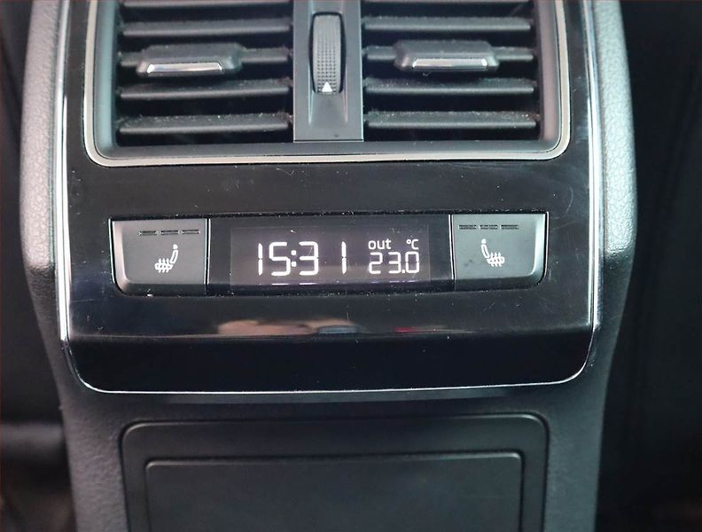 Škoda Superb (2017) 1.6 TDI, Kůže, Navi, Bi-Xenony - fotka 22 z 22