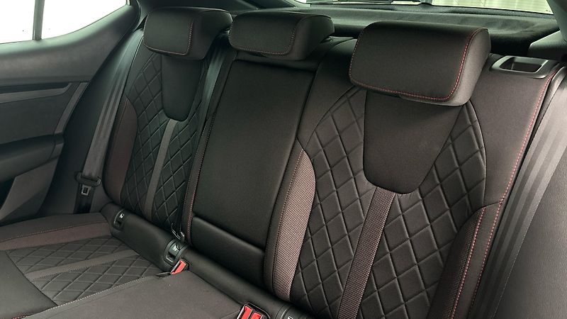 Škoda Octavia 2.0 TSI RS - fotka 16 z 27